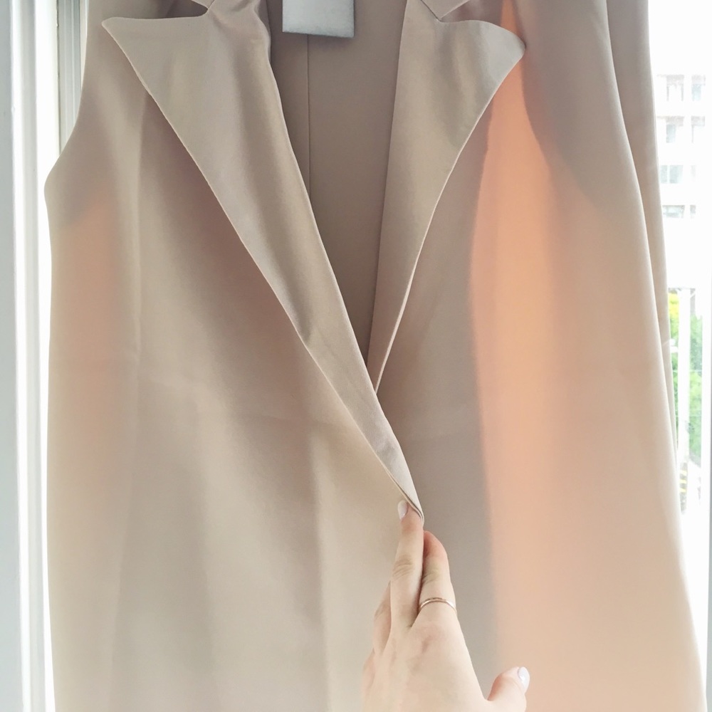 Beautiful suit - Picture 3 of 5